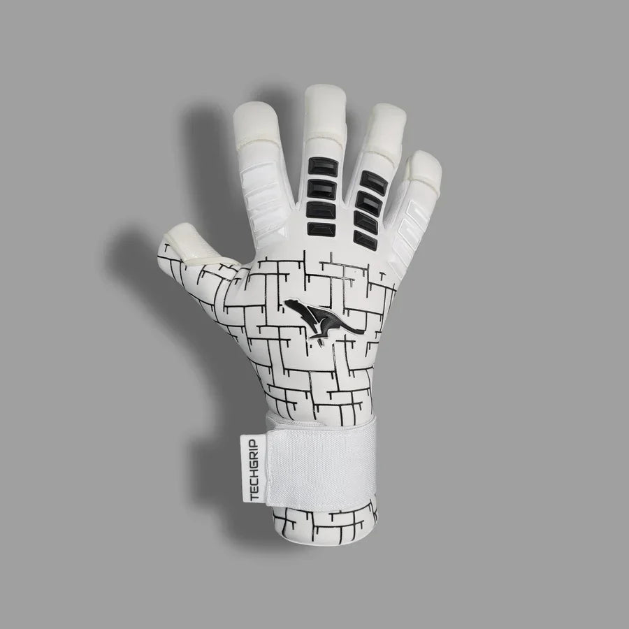 A Practical Guide to Choosing Gloves for Young Goalkeepers