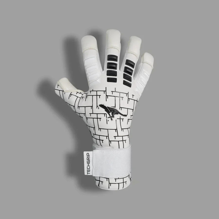 Junior Goalkeeper Gloves and Junior Goalie Gloves: Building Confidence from the First Save